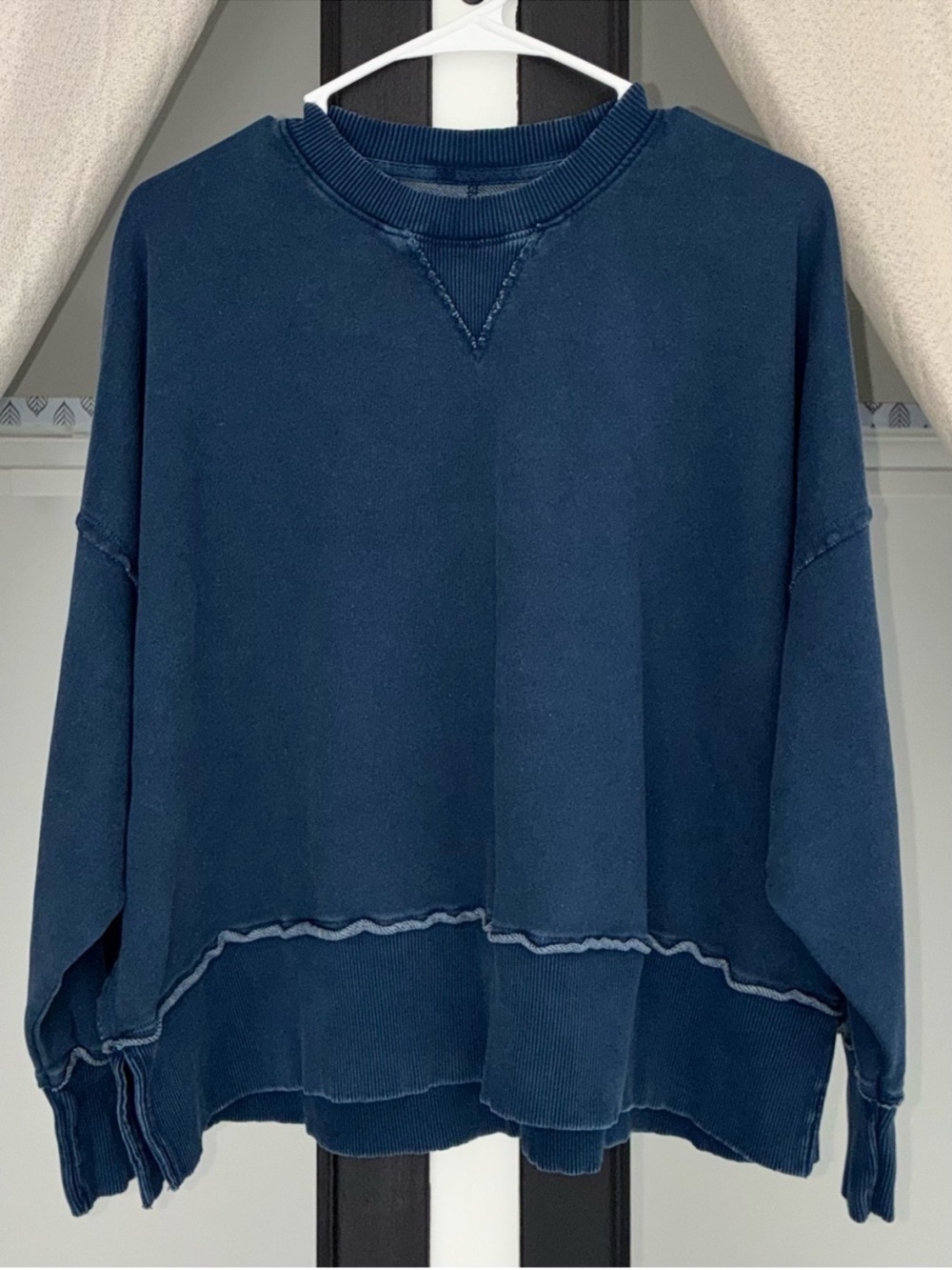 AE - Oversized Crewneck Sweatshirt - Picture 2 of 13